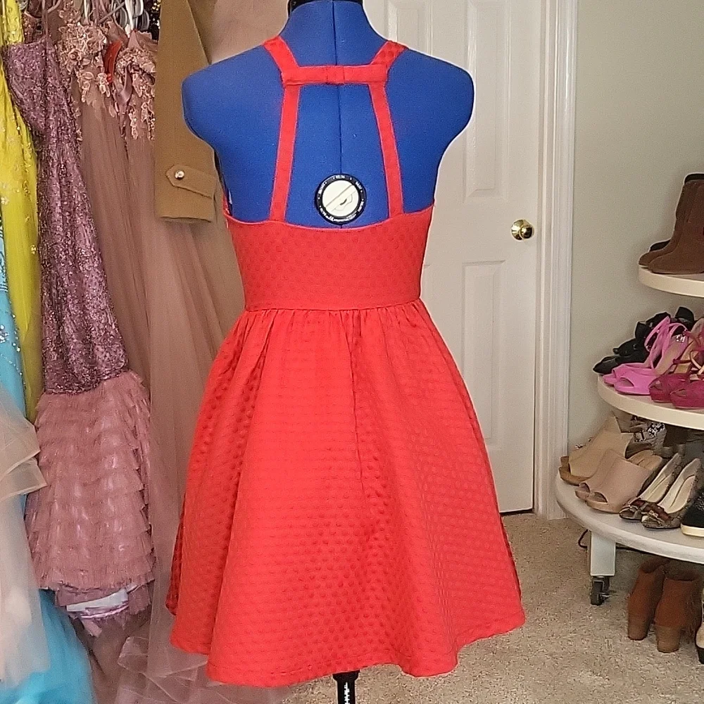Cute dress can be wear day or night - Picture 3 of 7